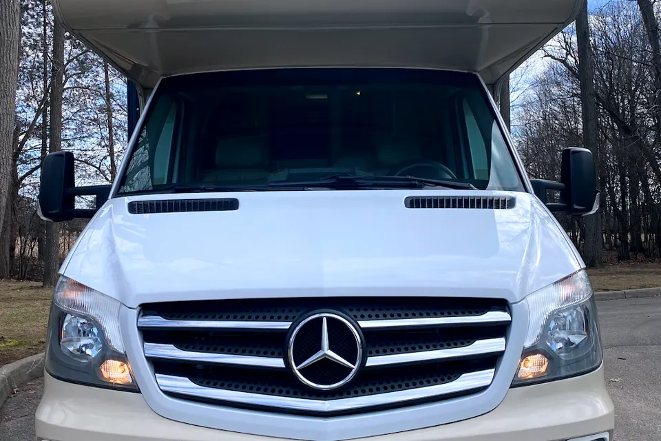 Mercedez-Benz Thor Chateau 24 HL