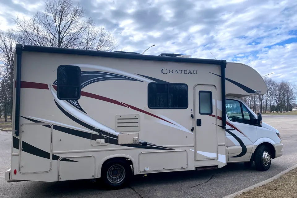 Mercedez-Benz Thor Chateau 24 HL