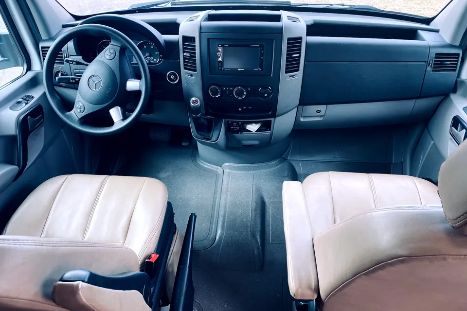 Mercedez-Benz Thor Chateau 24 HL