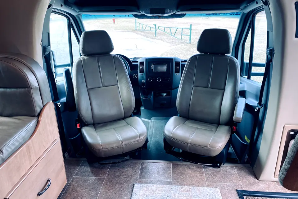 Mercedez-Benz Thor Chateau 24 HL
