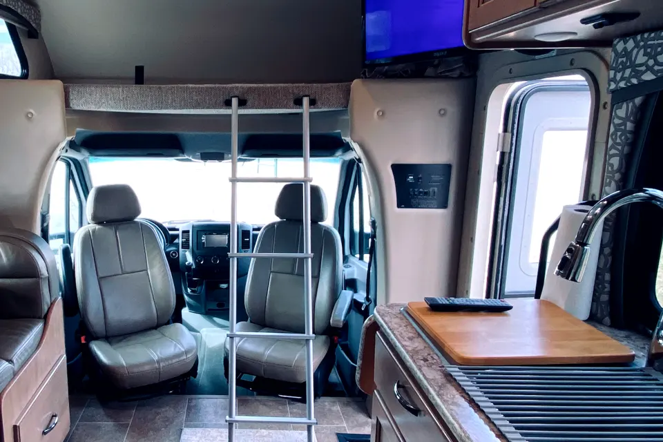 Mercedez-Benz Thor Chateau 24 HL