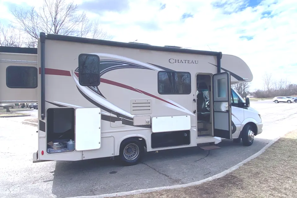 Mercedez-Benz Thor Chateau 24 HL