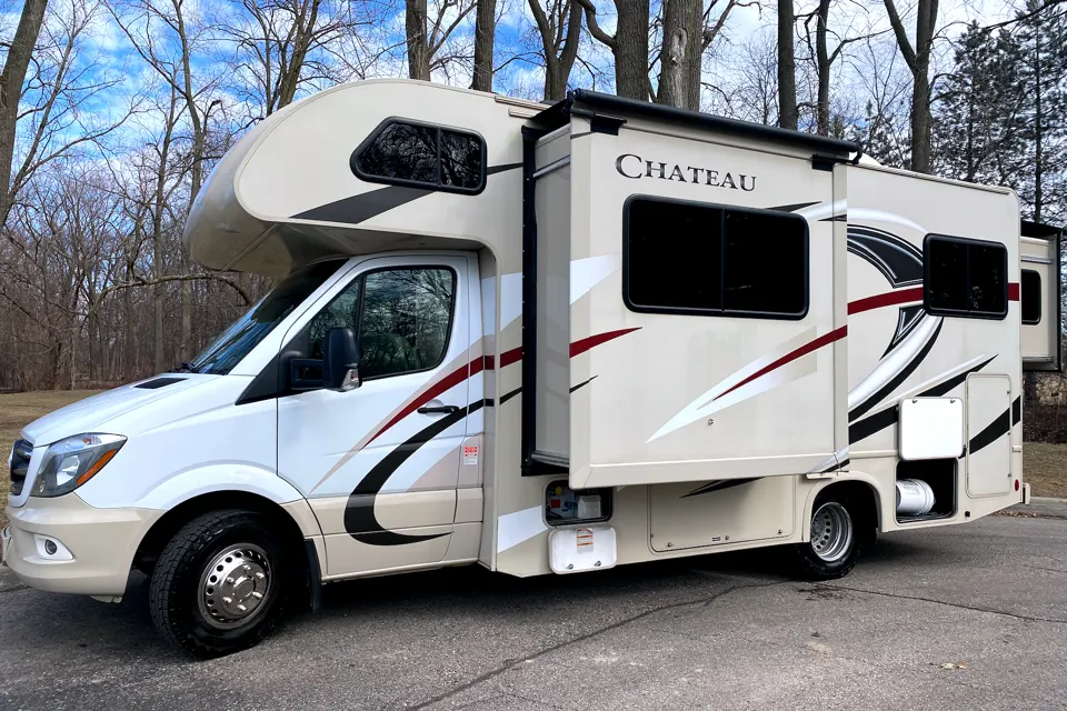 Mercedez-Benz Thor Chateau 24 HL