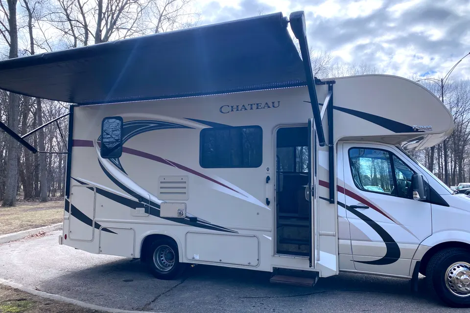 Mercedez-Benz Thor Chateau 24 HL