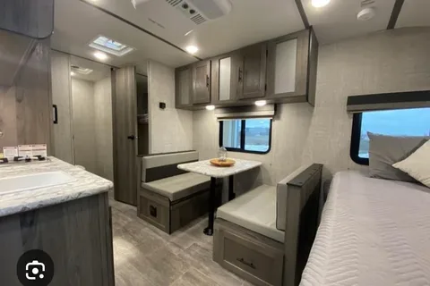 Lindsey's Grand River 19bh Travel Trailer