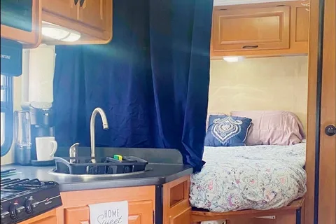 "Queenie" the Thor Motor Coach Majestic Class C