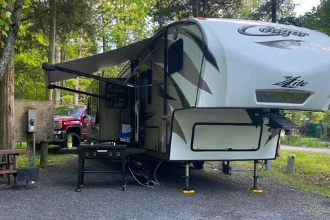 Jack's 5th Wheel Campers Delight!
