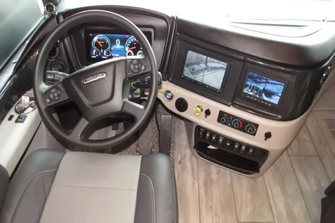 Experience Ultimate Luxury 2025 Discovery LXE!