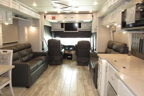 Experience Ultimate Luxury 2025 Discovery LXE!