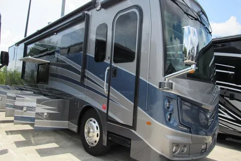 Experience Ultimate Luxury 2025 Discovery LXE!