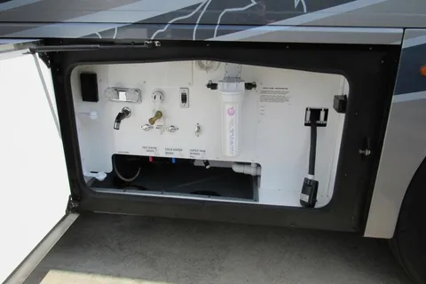 Experience Ultimate Luxury 2025 Discovery LXE!