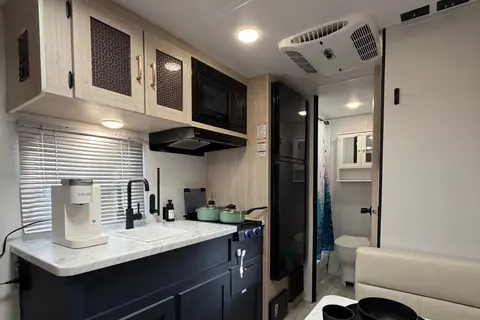 #IET001 Prime Time 21ft. Avenger LT Travel Trailer