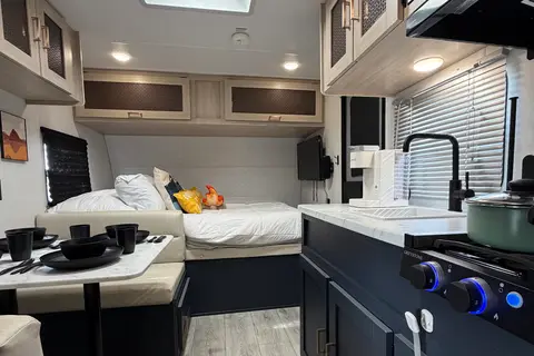 #IET001 Prime Time 21ft. Avenger LT Travel Trailer