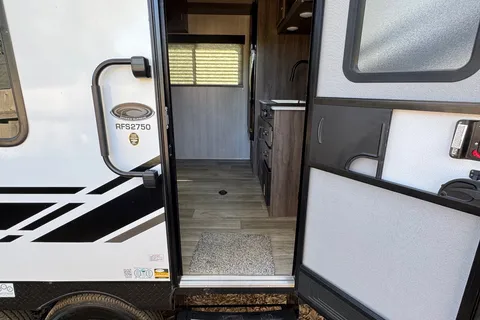 Genesis Supreme RV FS2750 Toy Hauler