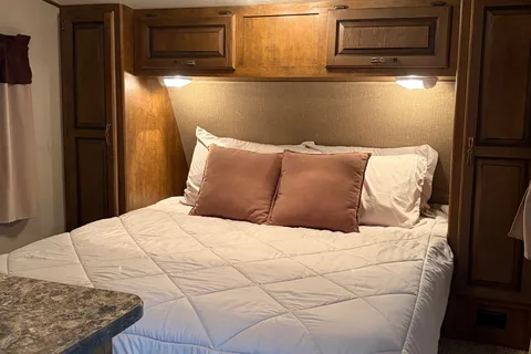 Spacious & Family-Friendly Crossroads Rezerve 31BH – Sleeps 10 | Delivery & Setup Available!