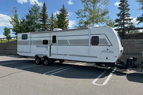 Bunkhouse Bliss: Coachmen Freedom Express 320 BHDS Travel Trailer