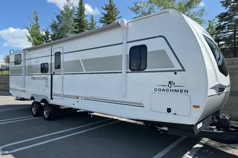 Bunkhouse Bliss: Coachmen Freedom Express 320 BHDS Travel Trailer