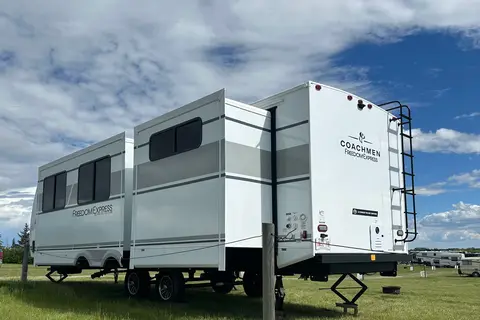 Bunkhouse Bliss: Coachmen Freedom Express 320 BHDS Travel Trailer