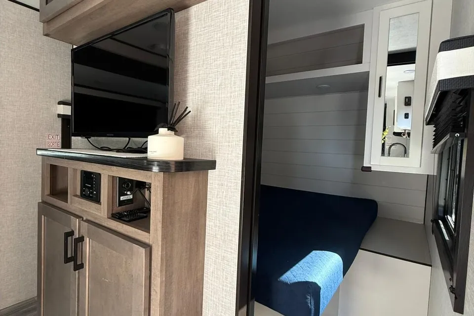 Phil’s Luxury Wandering Bunkhouse | 2024 Jayco 267BHS