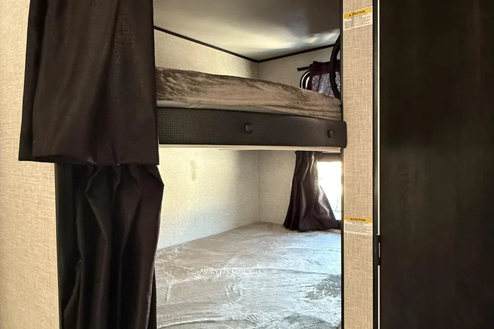 Phil’s Luxury Wandering Bunkhouse | 2024 Jayco 267BHS