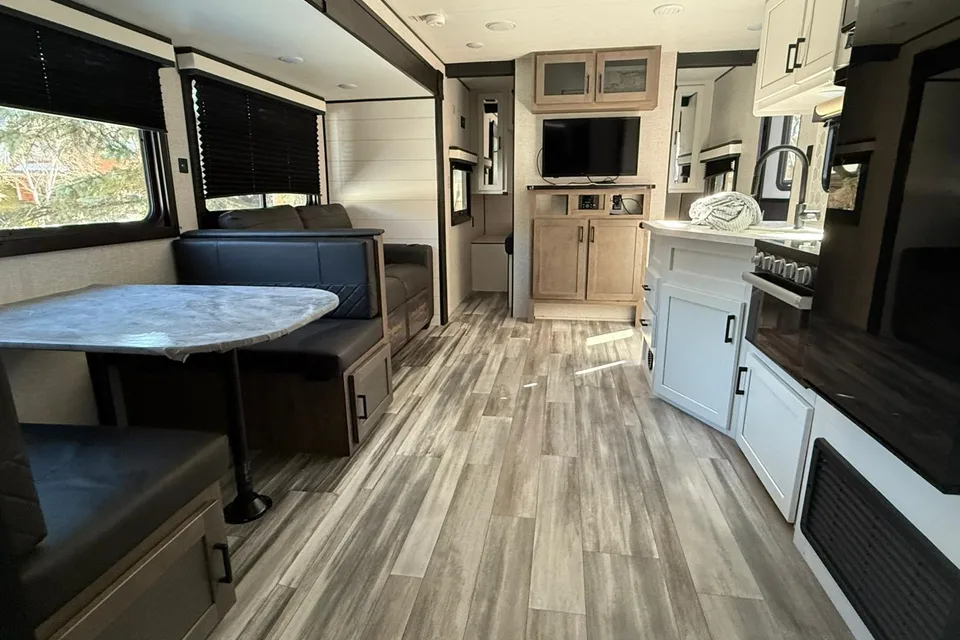 Phil’s Luxury Wandering Bunkhouse | 2024 Jayco 267BHS