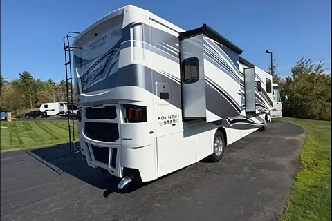 Daniel's Newmar Kountry King 4045 Class A