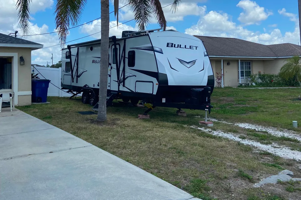 michael's Keystone Bullet 28 Travel Trailer
