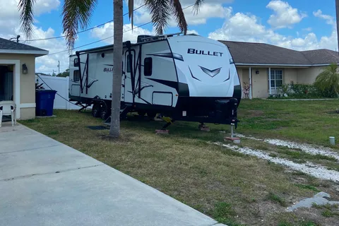 michael's Keystone Bullet 28 Travel Trailer