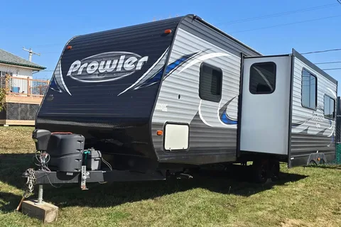 Magali & Maxim Prowler  Prowler Heartland 255LX Travel Trailer