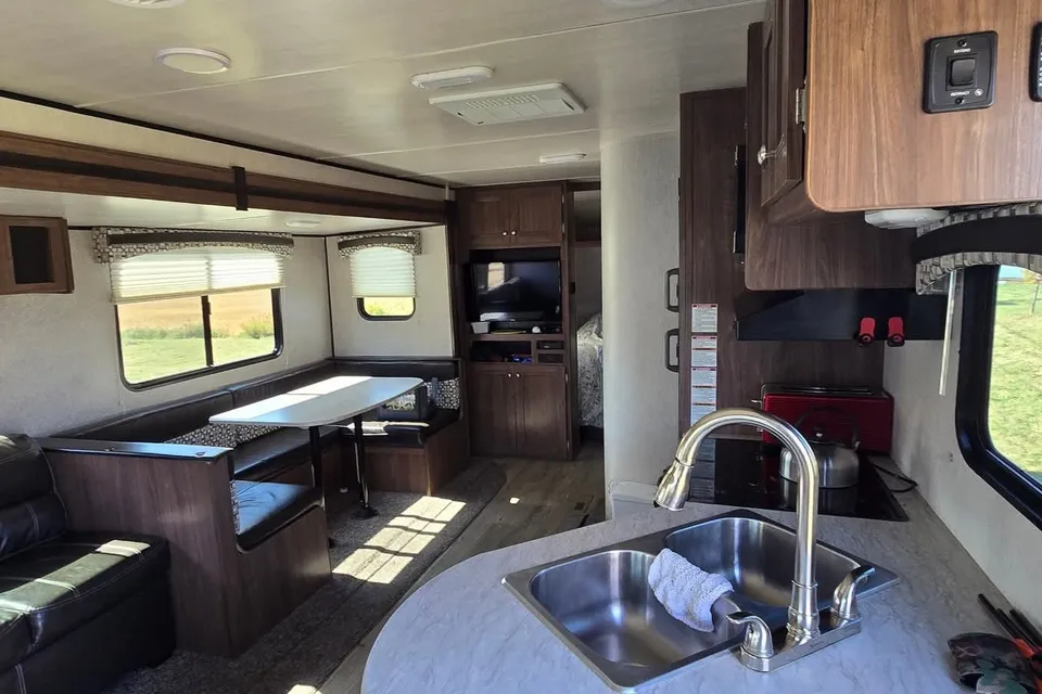 Magali & Maxim Prowler  Prowler Heartland 255LX Travel Trailer