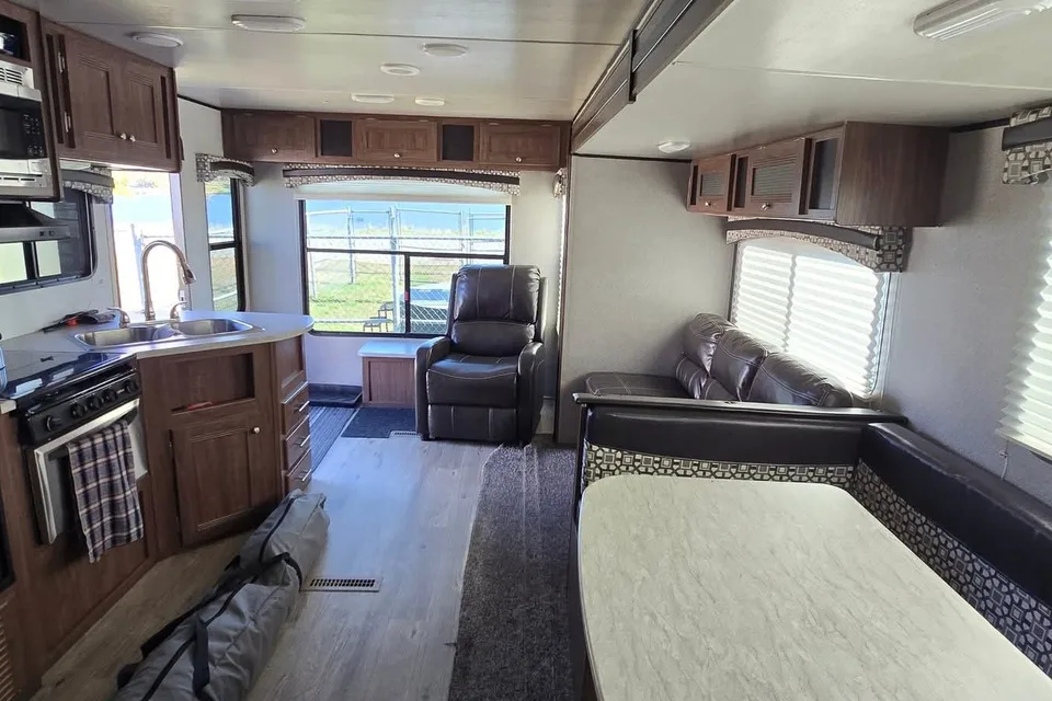 Magali & Maxim Prowler  Prowler Heartland 255LX Travel Trailer
