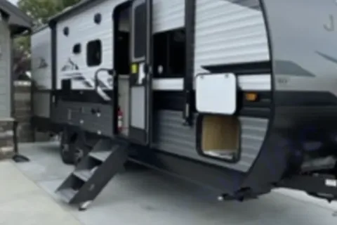 Family or Friends, this trailer is for everyone! 2023 Jayco Jay Flight
