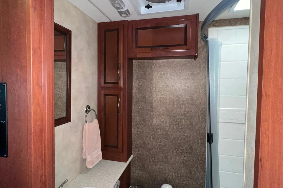 Super Sweet ACE Class A 29’ ft Easy to Drive! Clean! Explore the NW!