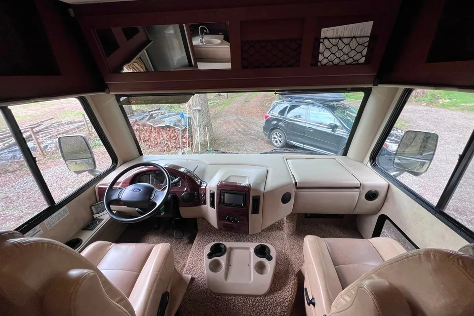 Super Sweet ACE Class A 29’ ft Easy to Drive! Clean! Explore the NW!