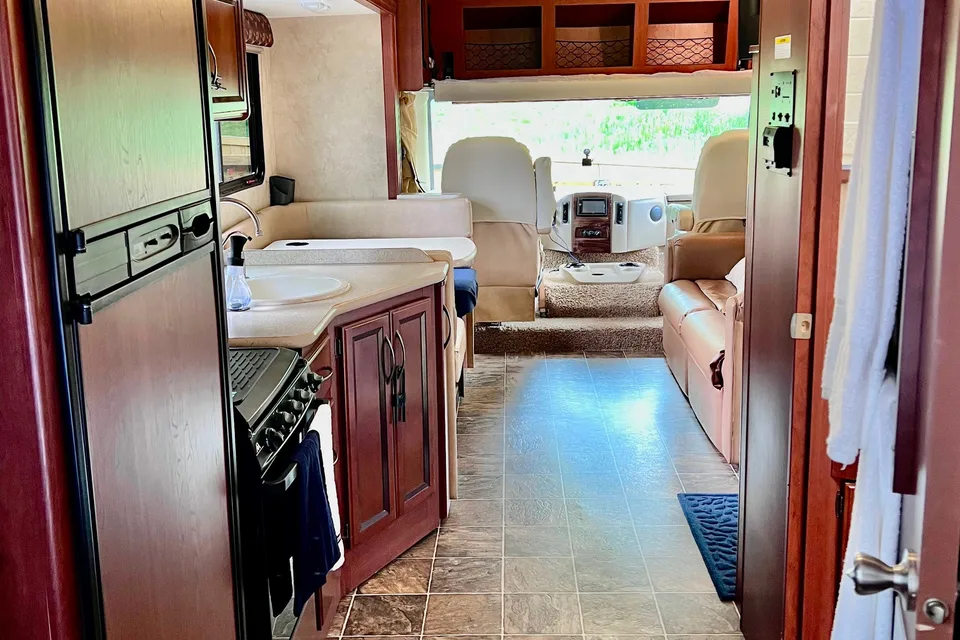 Super Sweet ACE Class A 29’ ft Easy to Drive! Clean! Explore the NW!