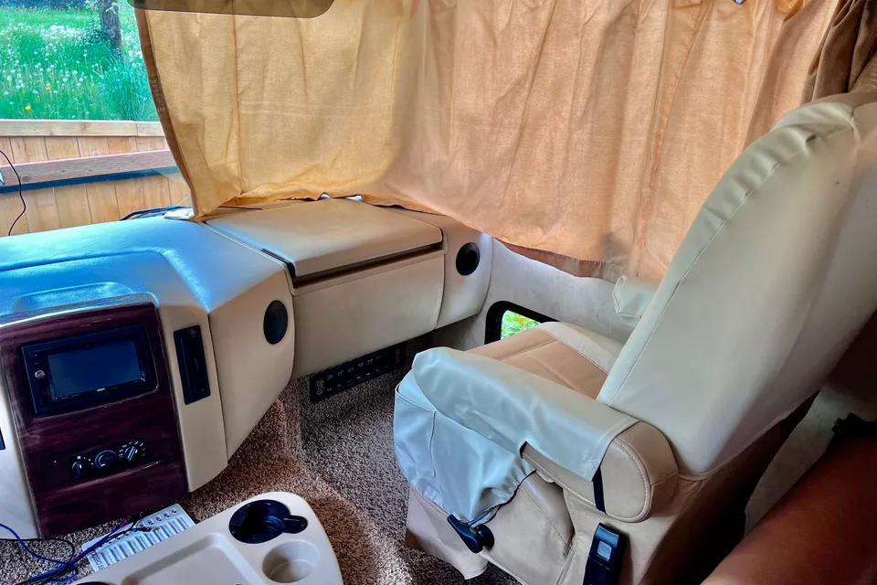 Super Sweet ACE Class A 29’ ft Easy to Drive! Clean! Explore the NW!