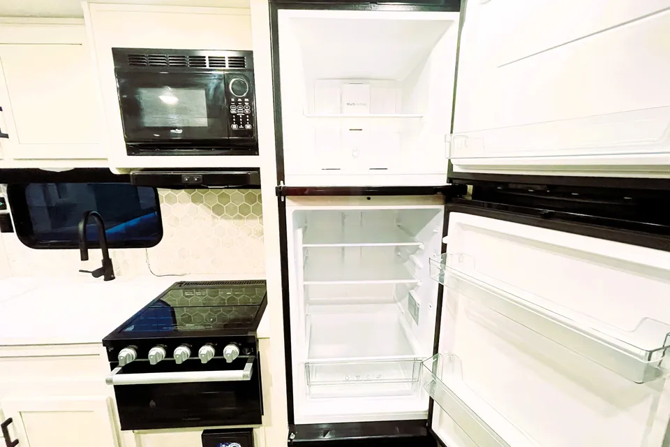 🍇 Brand NEW 2024 Jam Caravan – Sleeps 8! ✨ Spacious & Luxe 🍇