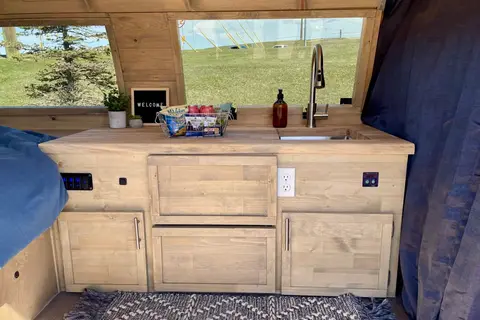 Phoebe the Campervan | NO Cleaning Fee |  Kananaskis Pass Included