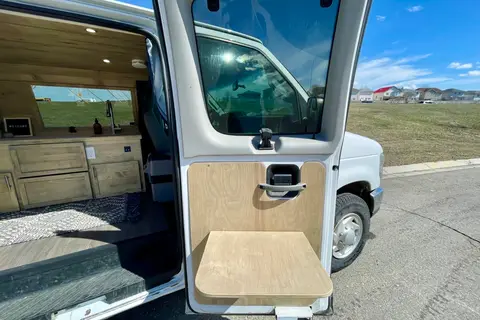 Phoebe the Campervan | NO Cleaning Fee |  Kananaskis Pass Included