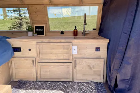 Phoebe the Campervan | NO Cleaning Fee |  Kananaskis Pass Included
