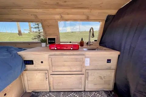 Phoebe the Campervan | NO Cleaning Fee |  Kananaskis Pass Included