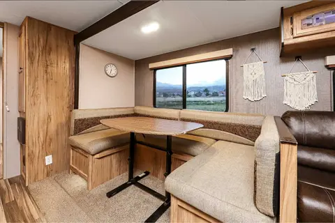 Rv Rentals Way of Life's Coachman RV Freedom Express Select 31SE Travel Trailer LF1