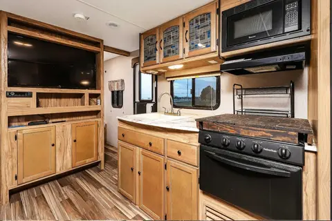 Rv Rentals Way of Life's Coachman RV Freedom Express Select 31SE Travel Trailer LF1
