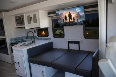 A03 - 10 Person w/ Bunk - The RV Rental Factory