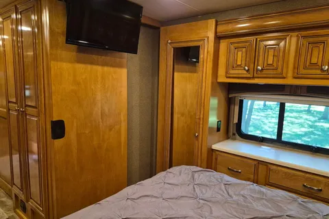 Thor Palazzo 35' Luxury Motorcoach