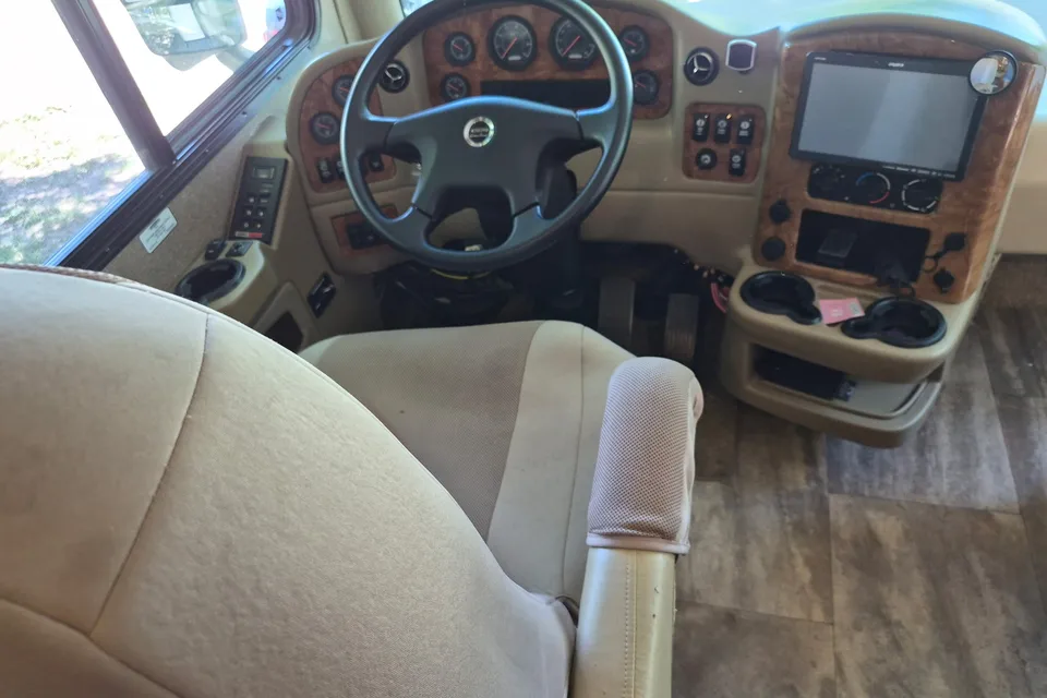 Thor Palazzo 35' Luxury Motorcoach