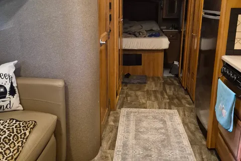 Thor Palazzo 35' Luxury Motorcoach