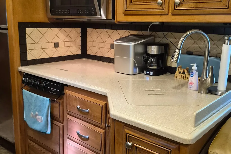 Thor Palazzo 35' Luxury Motorcoach