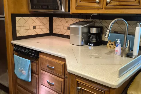 Thor Palazzo 35' Luxury Motorcoach