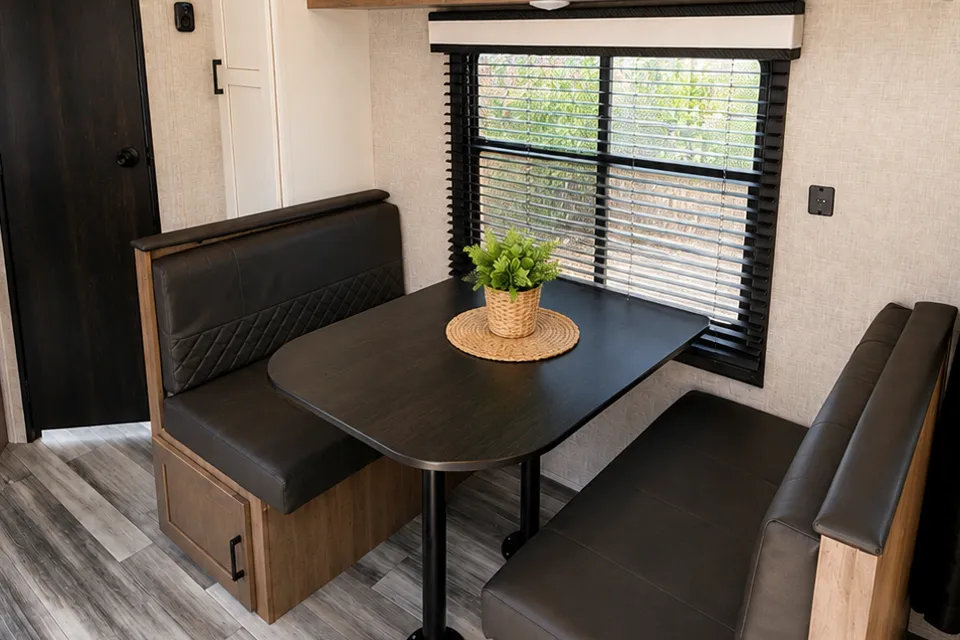 Family RV| Sleeps 8| Delivery and Pet Friendly